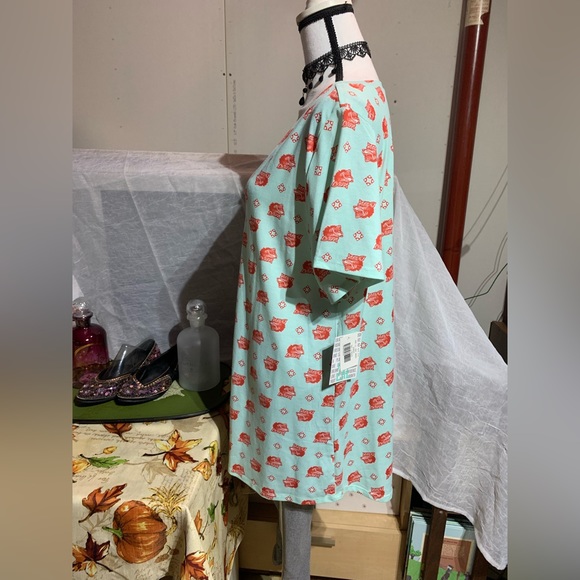 Lularoe Christy Seafoam Green Red Wolves Top - Picture 7 of 10